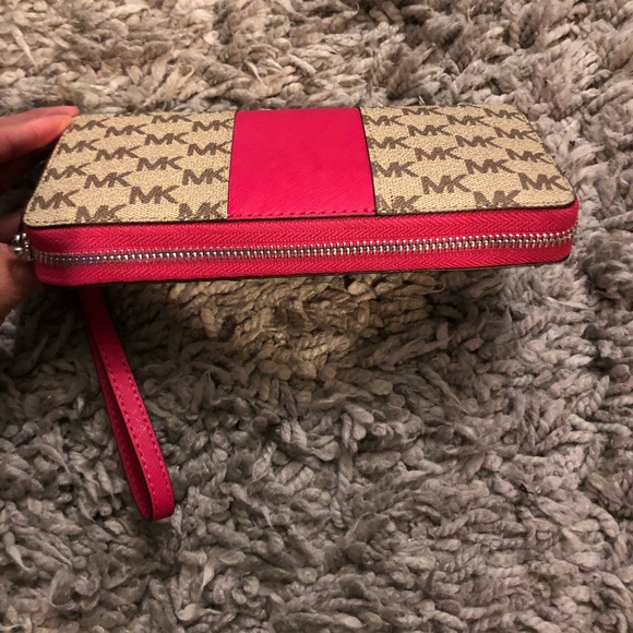 Michael Kors wallet - Picture 2 of 4